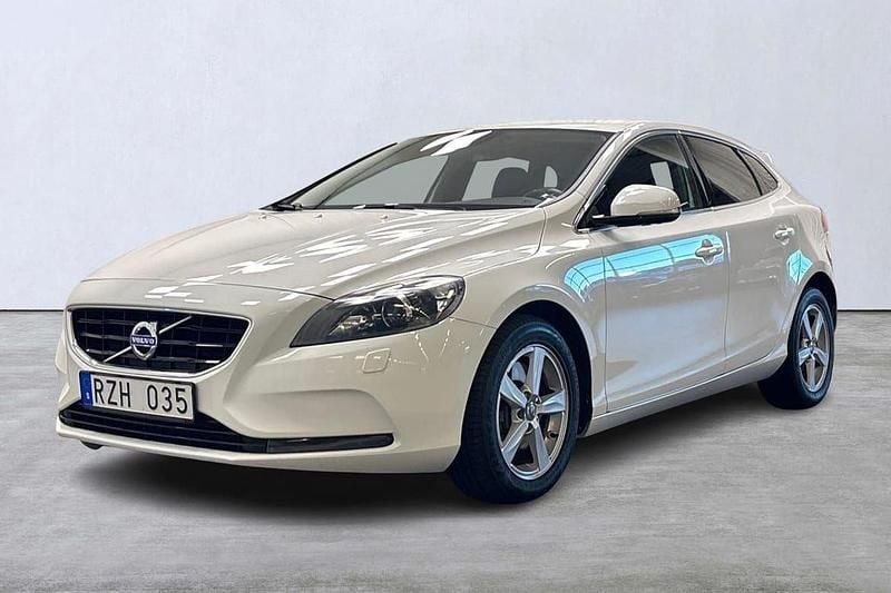 Vit Begagnad 2013 Volvo V40 Momentum Kombi | 139 900 kr (Marknadspris) - Bild 1/4
