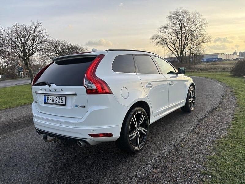 Begagnad Volvo XC60 R-Design 220 HK (161 kW) 2017 Vit SUV