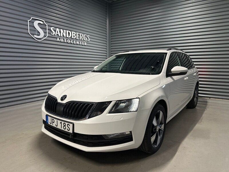 Vit Begagnad 2019 Skoda Octavia Kombi | 123 500 kr (Marknadspris) - Bild 1/4
