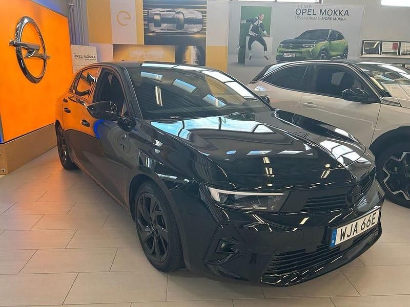 Begagnad Opel Astra 131 HK (96 kW) 2024 Svart Halvkombi
