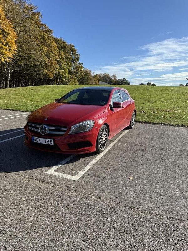 Röd Begagnad 2013 Mercedes A200 AMG line Halvkombi | 115 000 kr (Marknadspris) - Bild 1/4