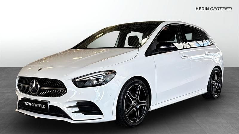 Vit (white) Begagnad 2019 Mercedes B200 AMG Minibuss | 219 900 kr (Bra pris) - Bild 1/4
