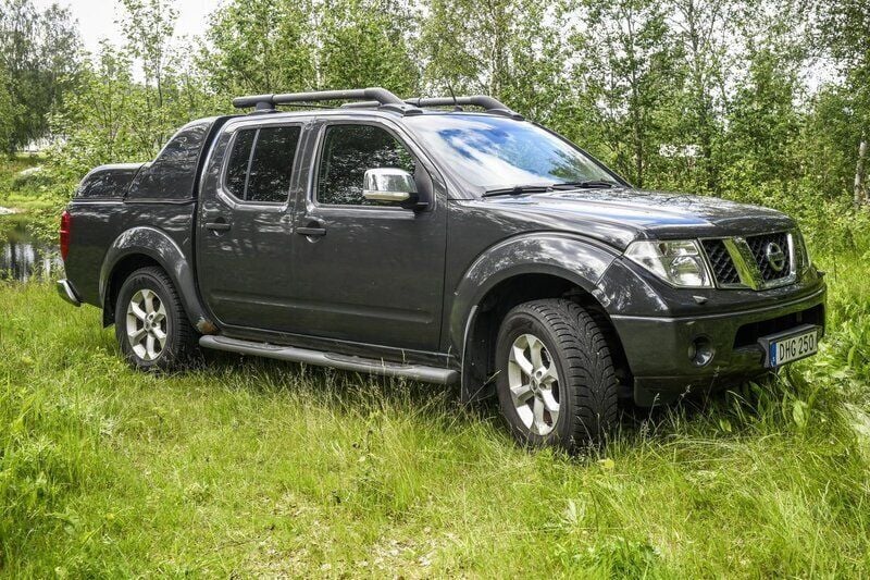 Grå Begagnad 2008 Nissan Navara Pickup | 79 000 kr (Superpris) - Bild 1/4