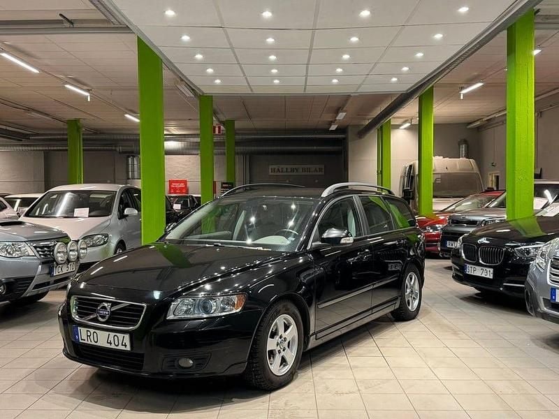 Svart Begagnad 2011 Volvo V50 Momentum Kombi | 59 900 kr (Marknadspris) - Bild 1/4