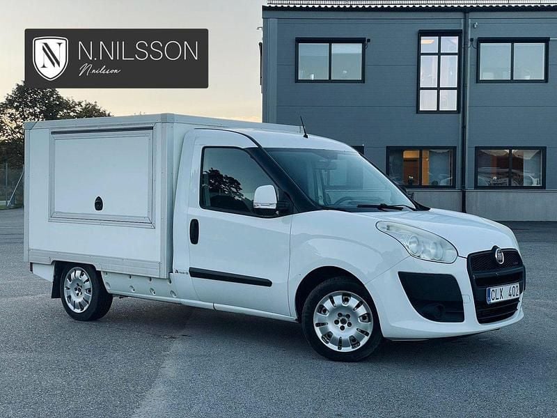 Vit Begagnad 2013 Fiat Doblò Minibuss | 39 000 kr (Marknadspris) - Bild 1/4