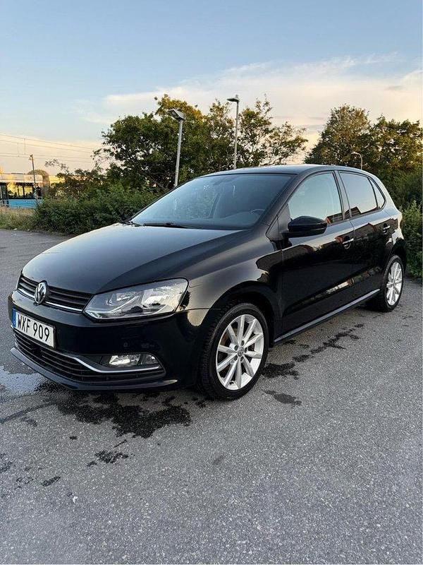 Svart Begagnad 2015 VW Polo Halvkombi | 84 900 kr (Marknadspris) - Bild 1/4