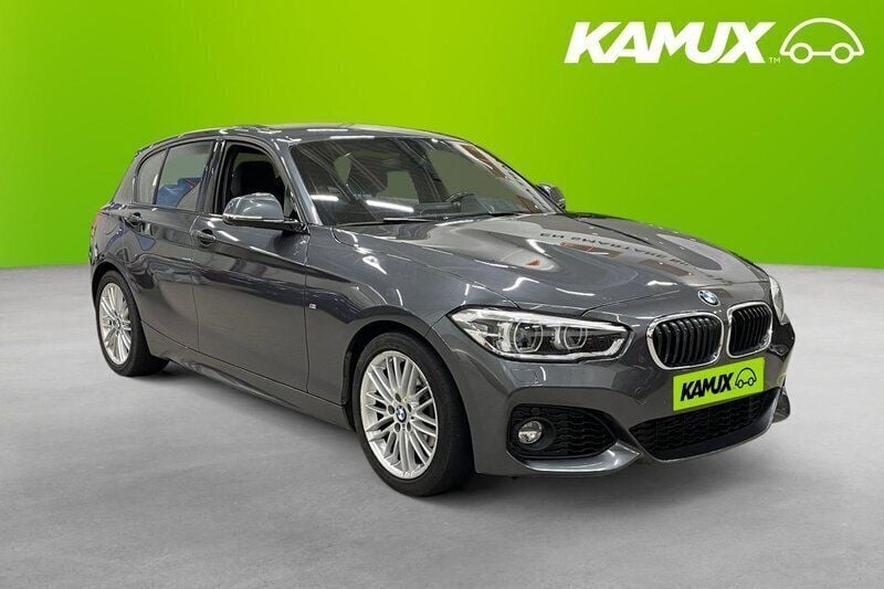 Silver/grå Begagnad 2018 BMW 118 M Sport Halvkombi | 184 800 kr (Bra pris) - Bild 1/4