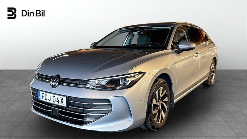Silver Begagnad 2024 VW Passat Business Kombi | 359 900 kr (Marknadspris) - Bild 1/4