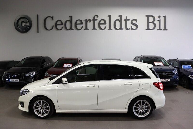 Vit Begagnad 2017 Mercedes B200 Minibuss | 174 800 kr (Marknadspris) - Bild 1/4
