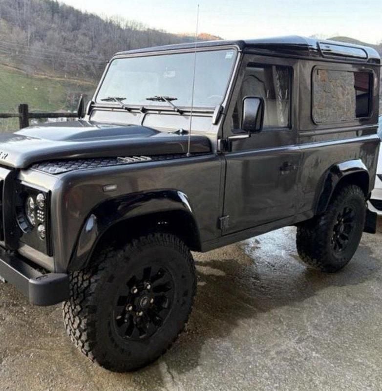 Begagnad Land Rover Defender 123 HK (90 kW) 2010 Corris grey med svarta detaljer och tak SUV