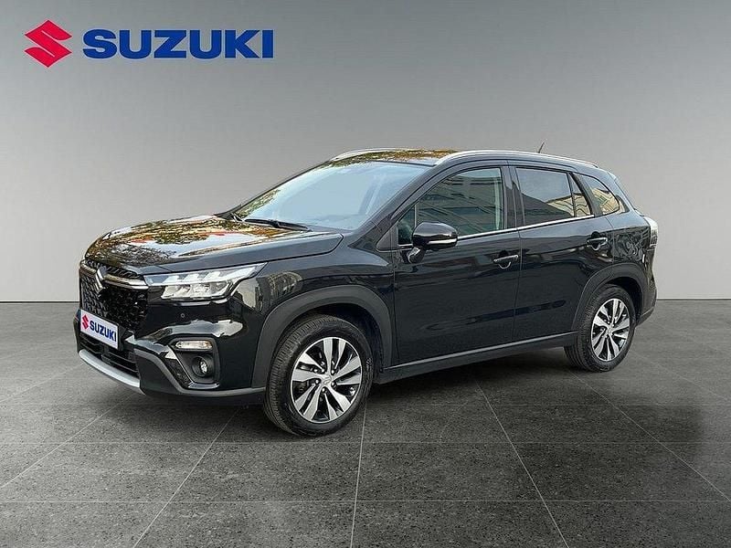 Svart Begagnad 2022 Suzuki SX4 S-Cross SUV | 269 000 kr (Marknadspris) - Bild 1/4