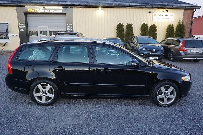 Begagnad Volvo V50 Momentum 116 HK (85 kW) 2011 Svart Kombi