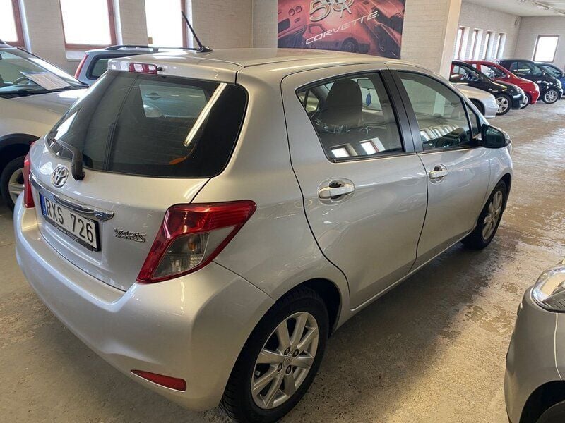 Silver Begagnad 2012 Toyota Yaris Active Halvkombi | 57 000 kr (Marknadspris) - Bild 1/4