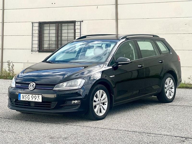 Svart Begagnad 2015 VW Golf VII Kombi | 79 800 kr (Marknadspris) - Bild 1/4