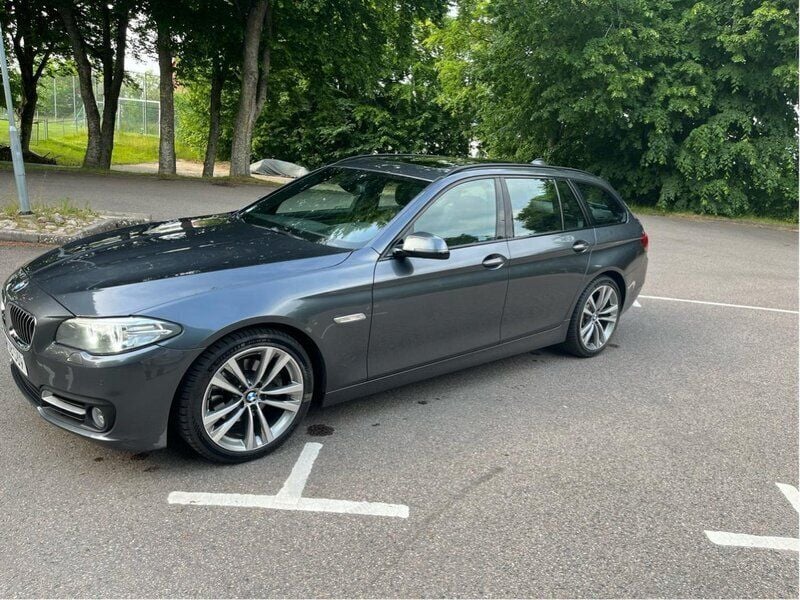Grå Begagnad 2017 BMW 520 M Sport Kombi | 215 000 kr (Bra pris) - Bild 1/4