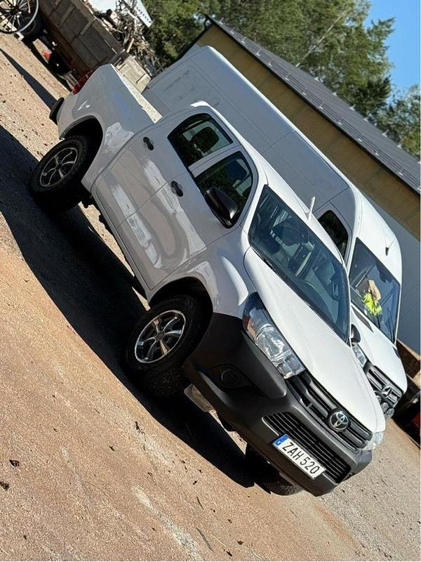 Vit Begagnad 2017 Toyota HiLux Pickup | 325 000 kr (Marknadspris) - Bild 1/4
