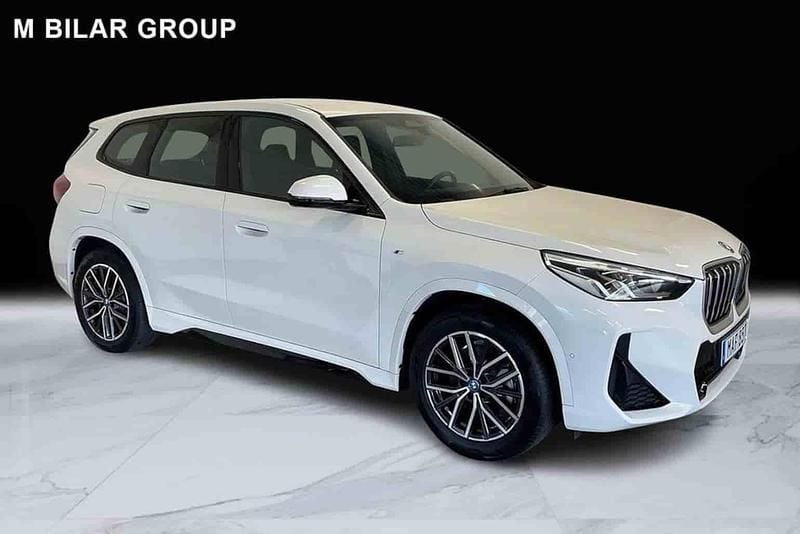 Vit Begagnad 2024 BMW iX1 SUV | 499 000 kr (Dyr) - Bild 1/1