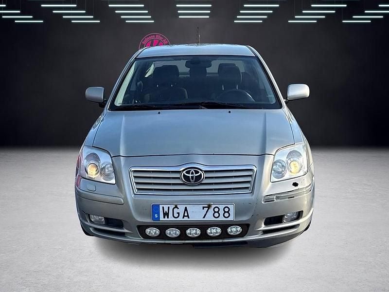 Begagnad Toyota Avensis 147 HK (108 kW) 2004 Grön Sedan