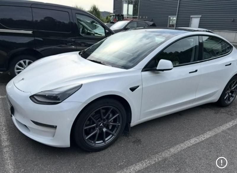 Vit Begagnad 2021 Tesla Model 3 Long Range AWD Sedan | 235 000 kr (Bra pris) - Bild 1/4