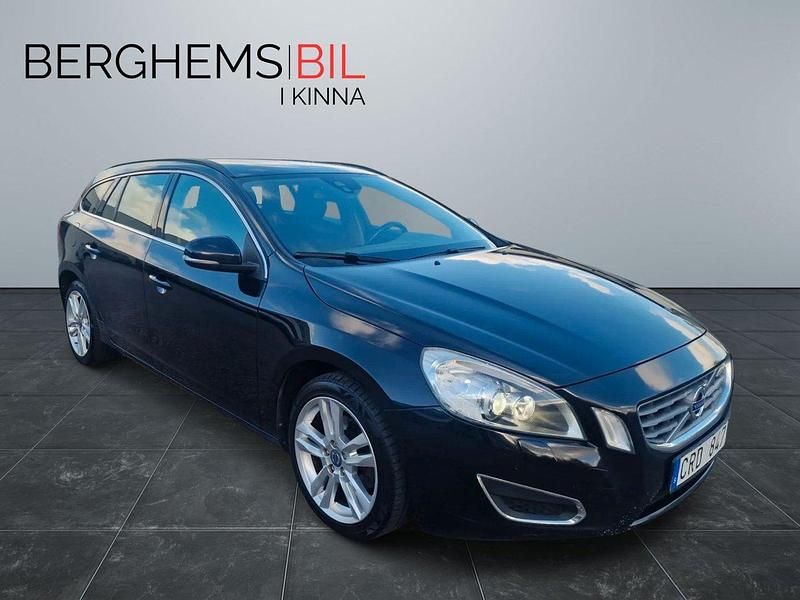 Svart Begagnad 2011 Volvo V60 Momentum Kombi | 69 900 kr (Marknadspris) - Bild 1/3