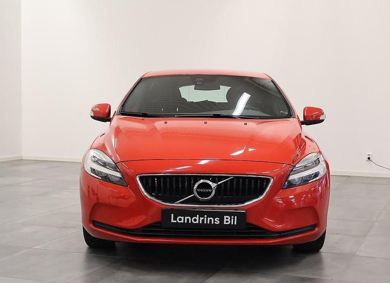 Begagnad Volvo V40 Kinetic 150 HK (110 kW) 2016 Röd Halvkombi