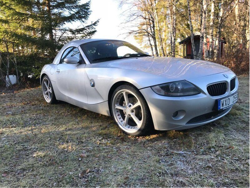 Grå Begagnad 2005 BMW Z4 Cab | 89 000 kr (Lite dyr) - Bild 1/4