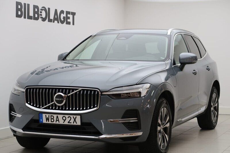 Grå Begagnad 2023 Volvo XC60 Core SUV | 498 500 kr (Marknadspris) - Bild 1/4