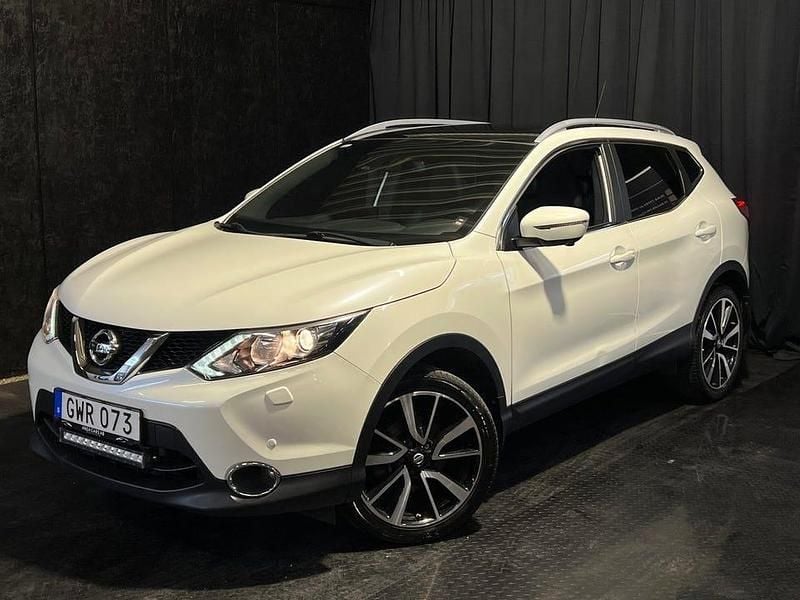 Vit Begagnad 2017 Nissan Qashqai SUV | 149 500 kr (Bra pris) - Bild 1/4