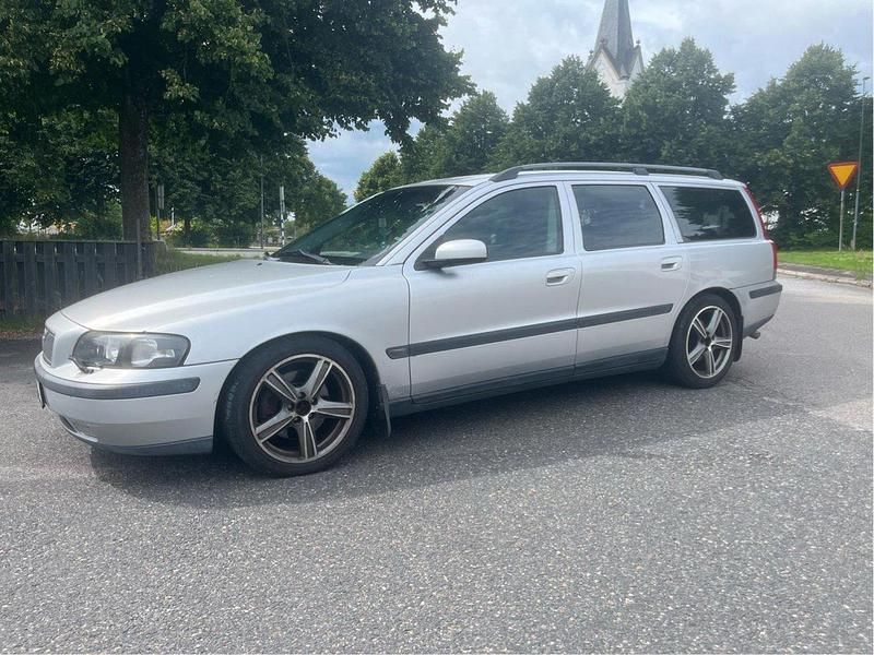 Grå Begagnad 2004 Volvo V70 Business Edition Kombi | 22 000 kr (Bra pris) - Bild 1/4