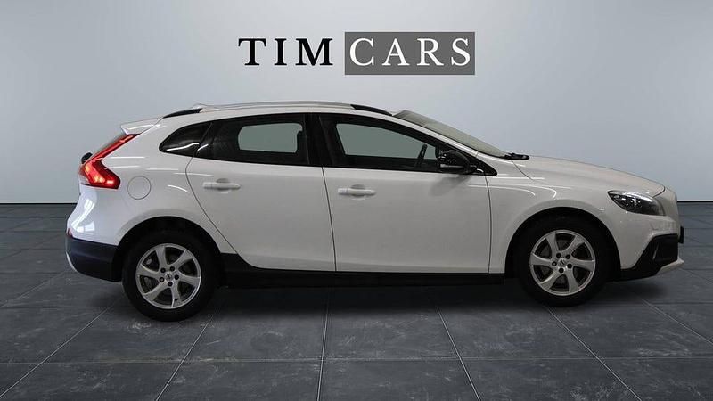 Begagnad Volvo V40 CC 117 HK (86 kW) 2015 Vit Kombi