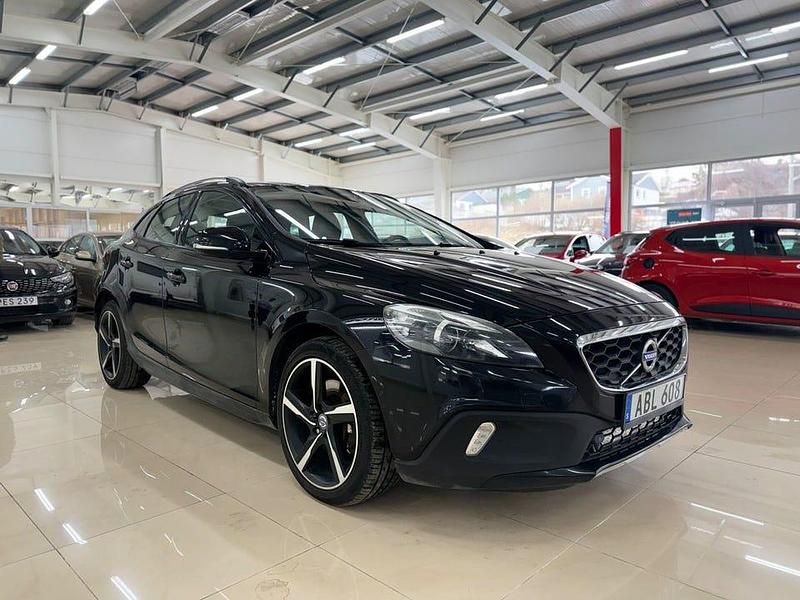 Begagnad Volvo V40 CC Summum 150 HK (110 kW) 2014 Svart Kombi