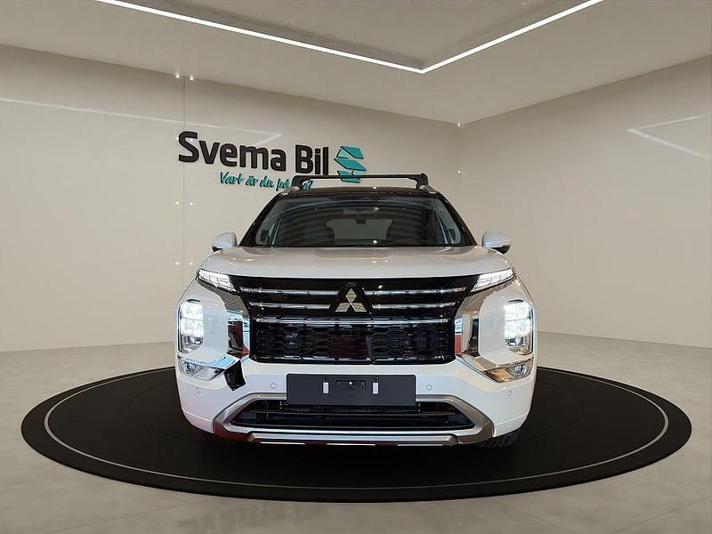 Ny Mitsubishi Outlander P-HEV Edition+ 225 HK (165 kW) 2026 White diamond black roof SUV