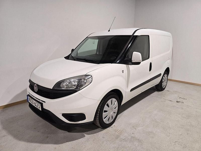 Vit Begagnad 2016 Fiat Doblò Minibuss | 45 000 kr (Marknadspris) - Bild 1/4