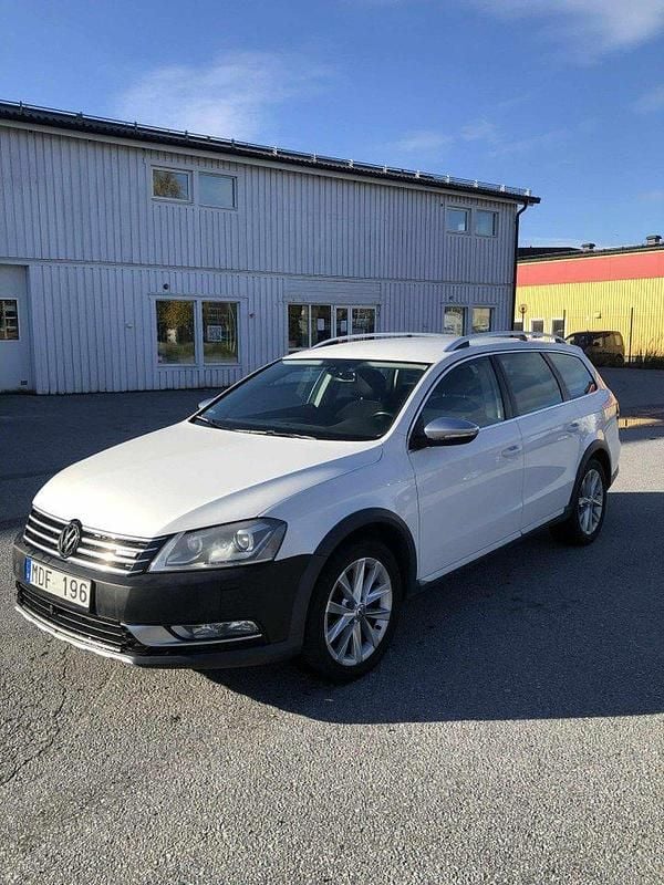Vit Begagnad 2013 VW Passat Alltrack Kombi | 75 000 kr (Marknadspris) - Bild 1/4