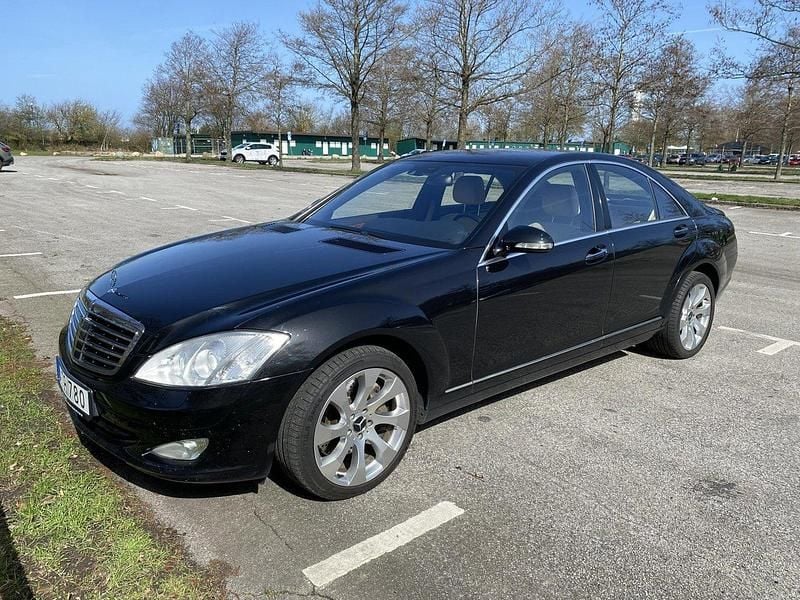 Svart Begagnad 2006 Mercedes S500 Sedan | 134 000 kr - Bild 1/4