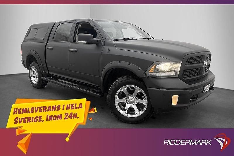 Grå Begagnad 2018 RAM 1500 Pickup | 479 800 kr (Marknadspris) - Bild 1/3