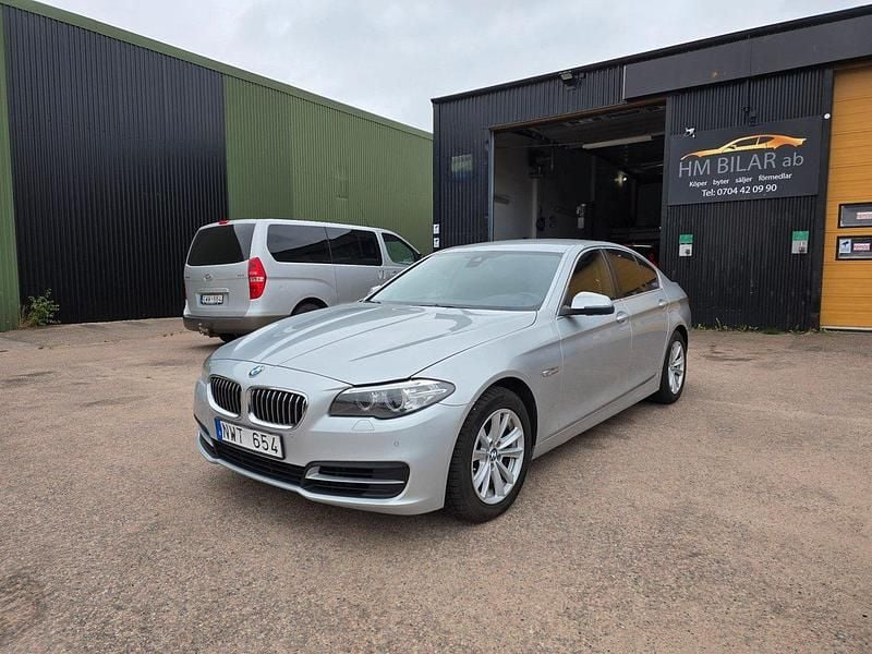 Silver Begagnad 2014 BMW 520 Sedan | 129 900 kr (Bra pris) - Bild 1/4