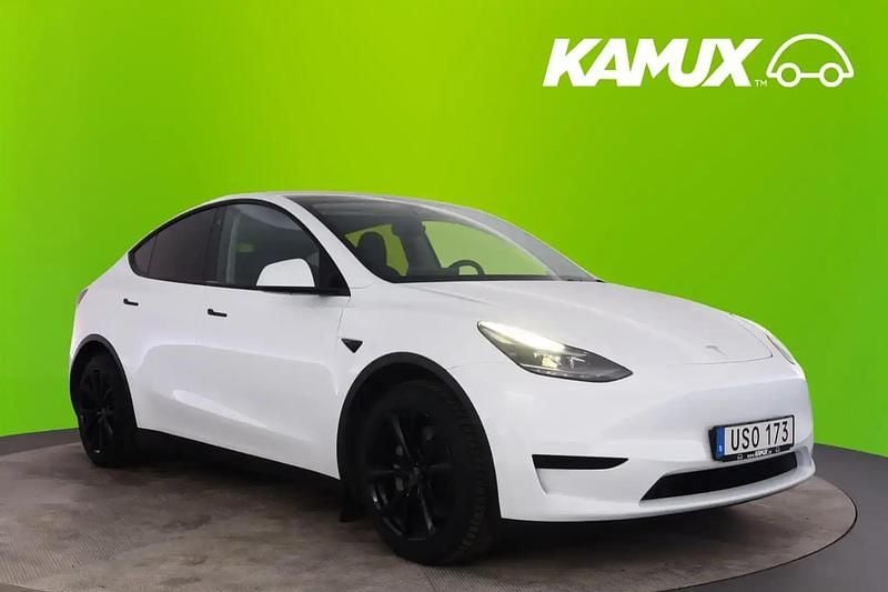 Vit Begagnad 2023 Tesla Model Y Standard Range SUV | 348 800 kr (Marknadspris) - Bild 1/4