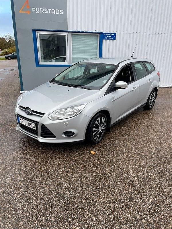 Grå (gråmetallic) Begagnad 2012 Ford Focus Trend Kombi | 45 000 kr (Marknadspris) - Bild 1/4