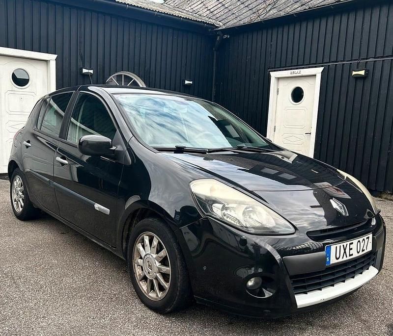 Begagnad Renault Clio R.S. 75 HK (55 kW) 2009 Svart Halvkombi