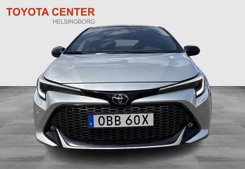 Begagnad Toyota Corolla Hybrid Sport 199 HK (146 kW) 2023 Silver Halvkombi