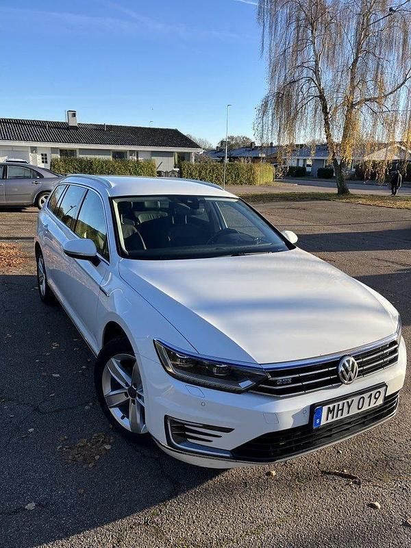Begagnad 2016 VW Passat GTE Kombi | 92 000 kr (Bra pris) - Bild 1/4
