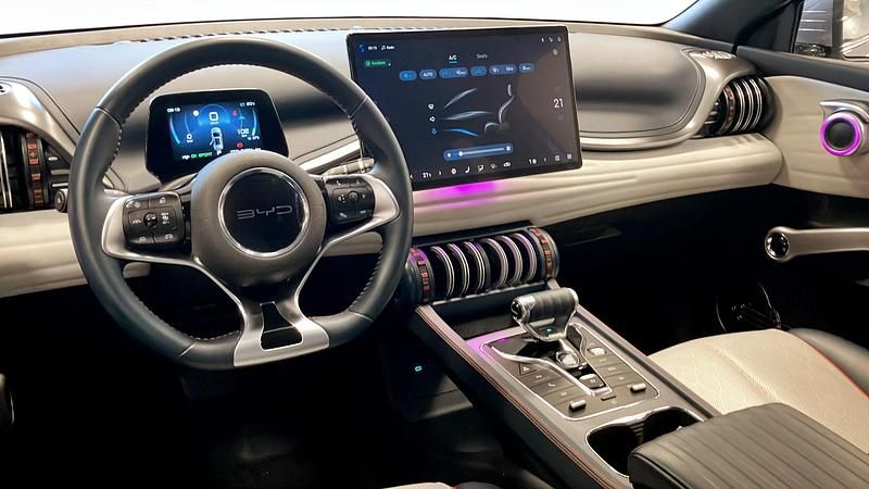 Begagnad BYD Atto 3 Design 150 kW (204 HK) 2022 Grå SUV