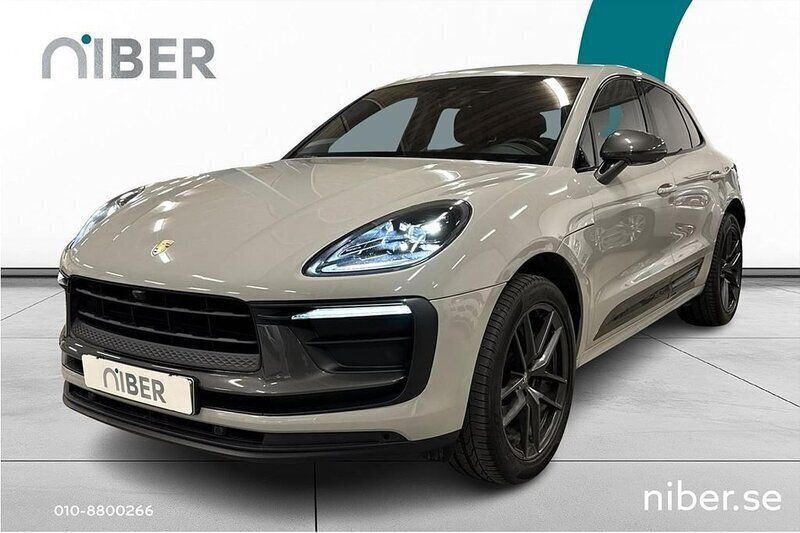 Ljusgrå (grå) Begagnad 2022 Porsche Macan SUV | 699 900 kr (Lite dyr) - Bild 1/4
