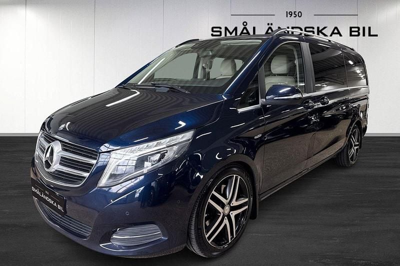 Blå Begagnad 2014 Mercedes V220 Avantgarde Minibuss | 289 000 kr (Marknadspris) - Bild 1/4