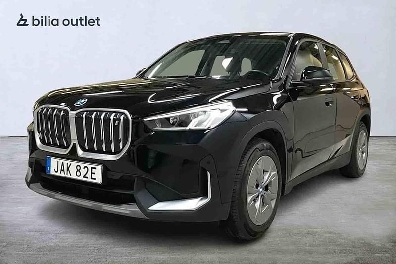 Svart Begagnad 2023 BMW iX1 SUV | 409 900 kr (Superpris) - Bild 1/1