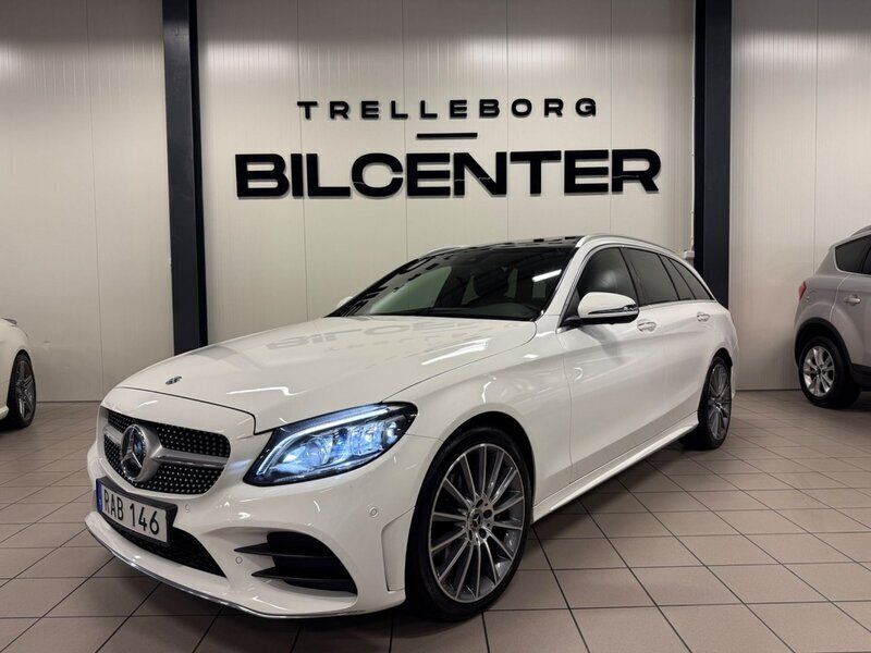 Vit Begagnad 2018 Mercedes C200 AMG Kombi | 309 900 kr (Dyr) - Bild 1/4