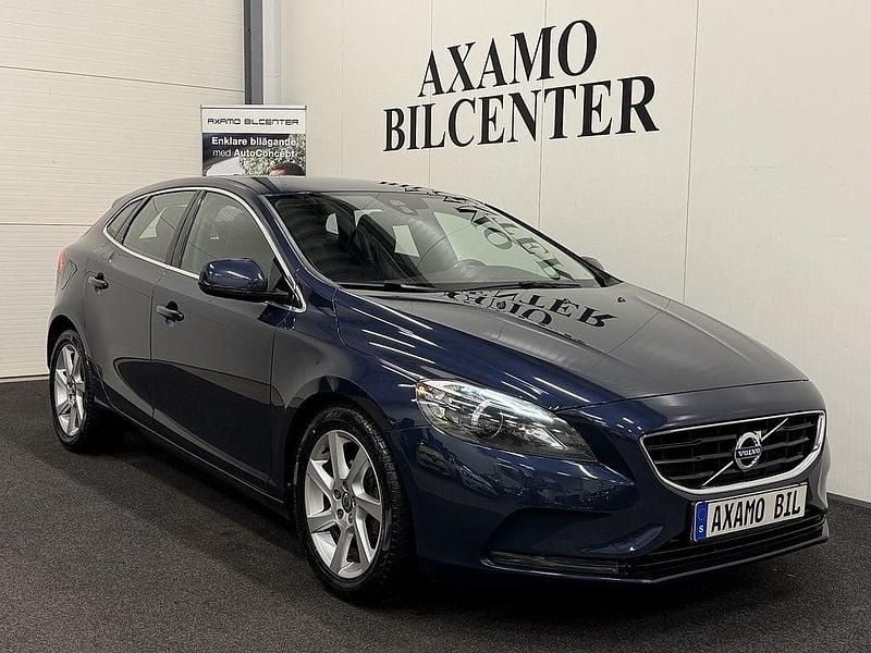 Blå Begagnad 2012 Volvo V40 Summum Halvkombi | 119 900 kr (Marknadspris) - Bild 1/4