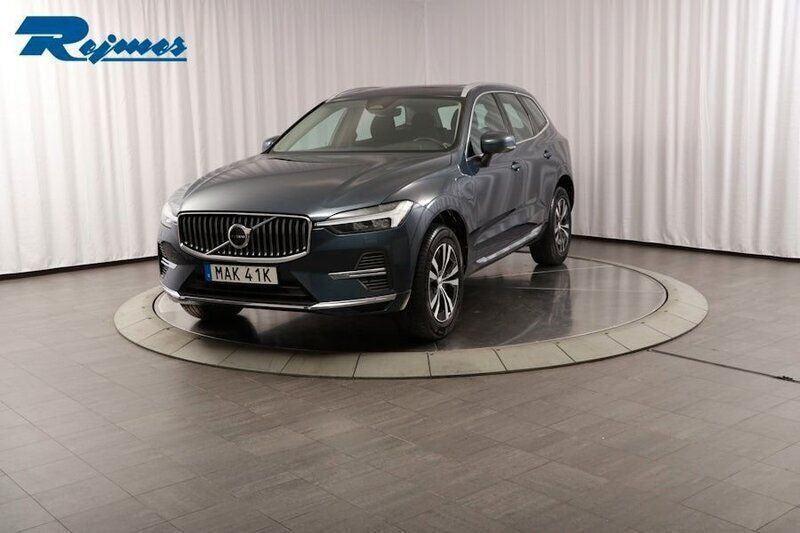 Mörkblå (denim blue metallic) Begagnad 2022 Volvo XC60 SUV | 379 800 kr (Bra pris) - Bild 1/4