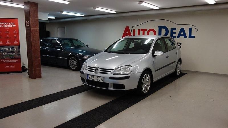 Silver Begagnad 2005 VW Golf IV Trendline Halvkombi | 29 900 kr (Marknadspris) - Bild 1/4